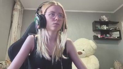 TraceeLiles webcam model stream image