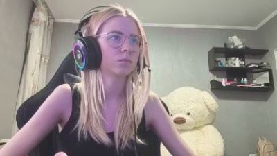 TraceeLiles webcam model stream image