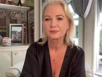 gl1tter_barbie webcam model stream image