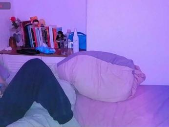 Almondmilka webcam model stream image