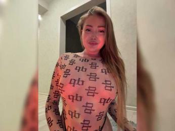 MILEDIUM webcam model stream image