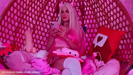 dana_more webcam model stream image