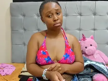 Pearl_00 webcam model stream image