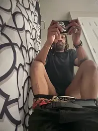 2HandsLong webcam model stream image