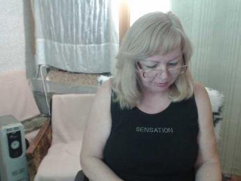 EvelynLoveShy webcam model stream image