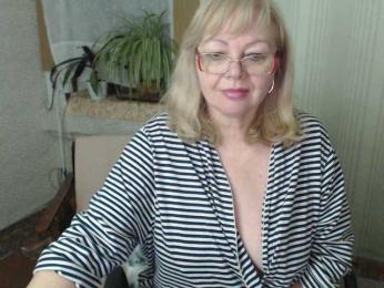 EvelynLoveShy webcam model stream image