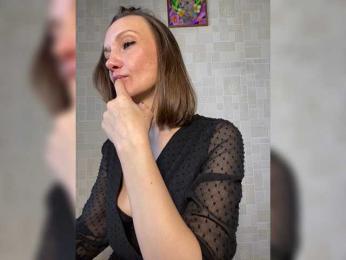 Monro webcam bongacams model stream image