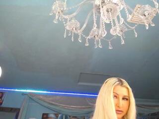 Adrianna Fox webcam model stream image