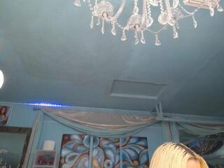 Adrianna Fox webcam model stream image