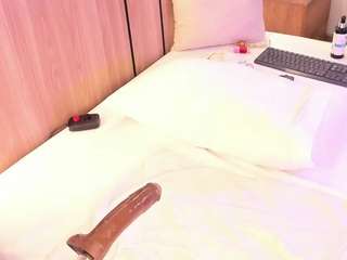cloe-25 webcam model stream image