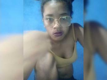 TriciaBella webcam model stream image