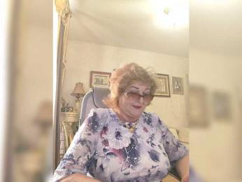 KarinkaSweet webcam model stream image