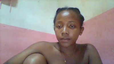 Herminah webcam model stream image