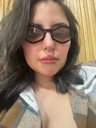 sukhakunis1 webcam model stream image