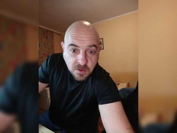 WikiBitch webcam model stream image