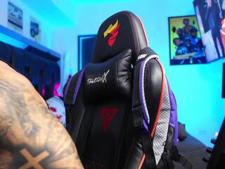 Logan Hugh webcam model stream image