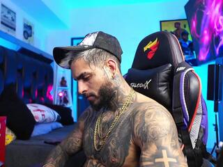 Logan Hugh webcam model stream image