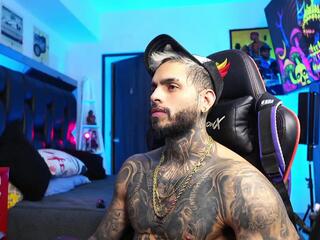 Logan Hugh webcam model stream image