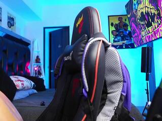 Logan Hugh webcam model stream image