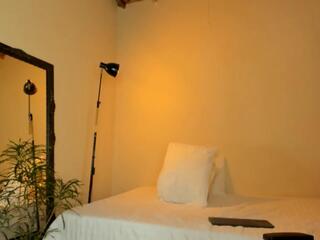 Louissa Bennett webcam model stream image