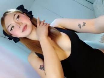 hoelychess webcam chaturbate model stream image