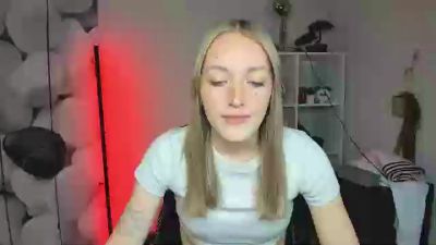 EvelynBlond webcam model stream image