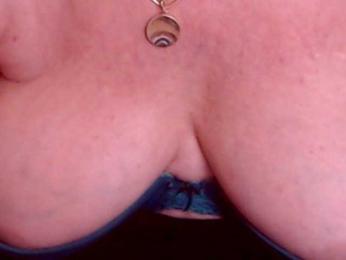 AlanaRichards webcam model stream image