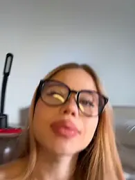 curchez_ webcam model stream image