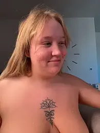 EveryTokenIsImportant webcam stripchat model stream image