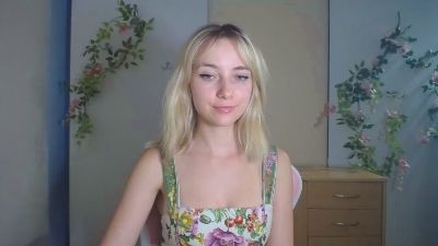 LuciaAdorable webcam model stream image