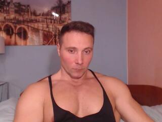 Hunky Muscle webcam model stream image