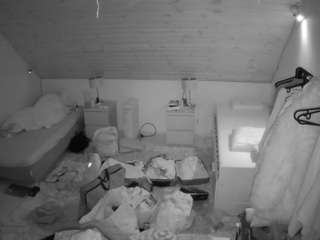 voyeurcam-julmodels-whitebed-3 webcam model stream image