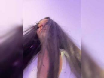 Potifays webcam bongacams model stream image