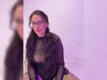 Potifays webcam bongacams model stream image