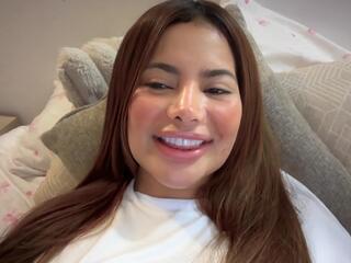 Kitty Lowell webcam model stream image