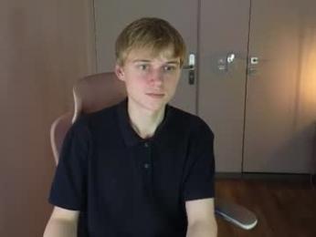 avenrey webcam model stream image
