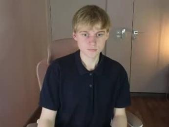 avenrey webcam model stream image