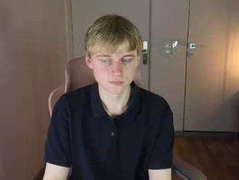 avenrey webcam chaturbate model stream image