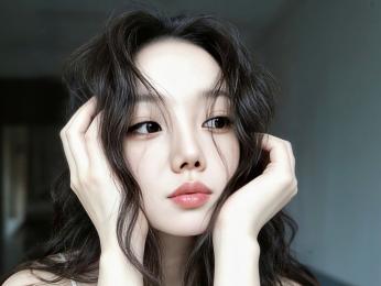 EsmeBrowm webcam model stream image