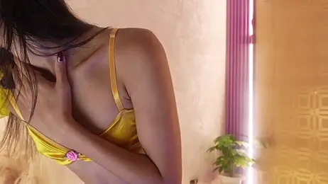 Bella19_ webcam stripchat model stream image