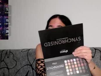 luara_ webcam model stream image