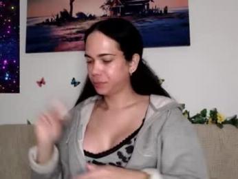 luara_ webcam model stream image