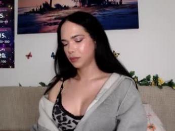 luara_ webcam model stream image