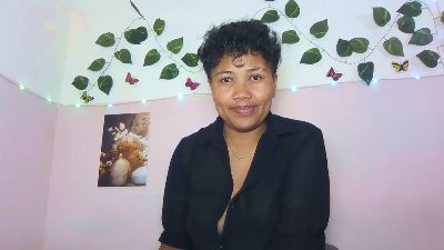 Vayannah webcam model stream image