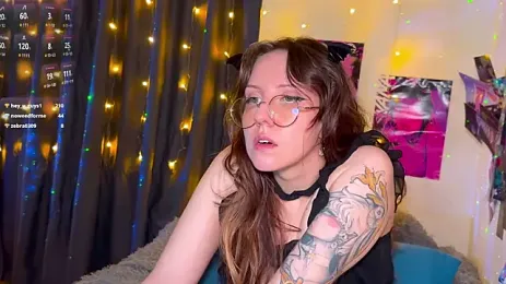 ViolettMo0n webcam model stream image