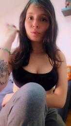 Roxannepiggy webcam model stream image