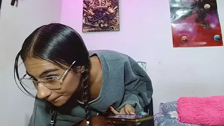 Leslly_ webcam model stream image