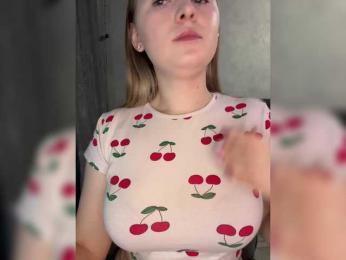 AlinaRay webcam model stream image