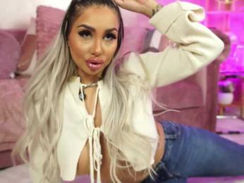 AmberGolden webcam model stream image