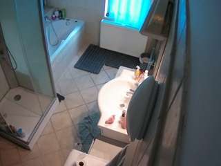 voyeurcam-julmodels-bath-2nd-2 webcam model stream image
